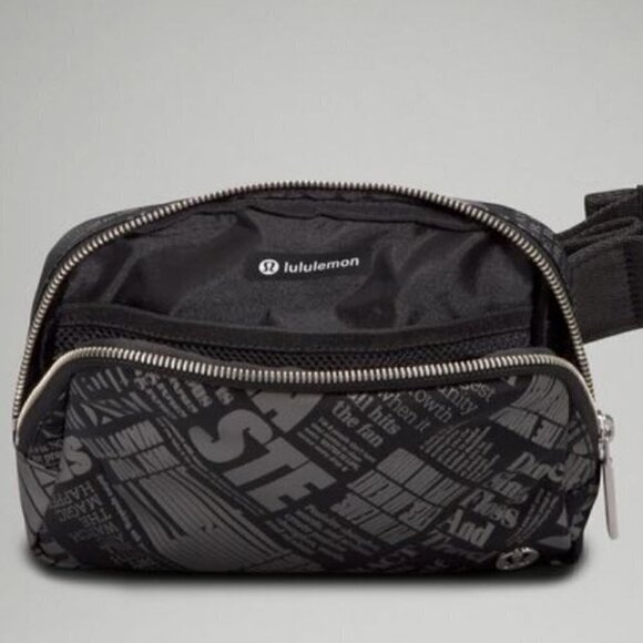* NWT Lululemon Everywhere Belt Bag 1L *Manifesto Print - Black/Silver - Picture 3 of 10
